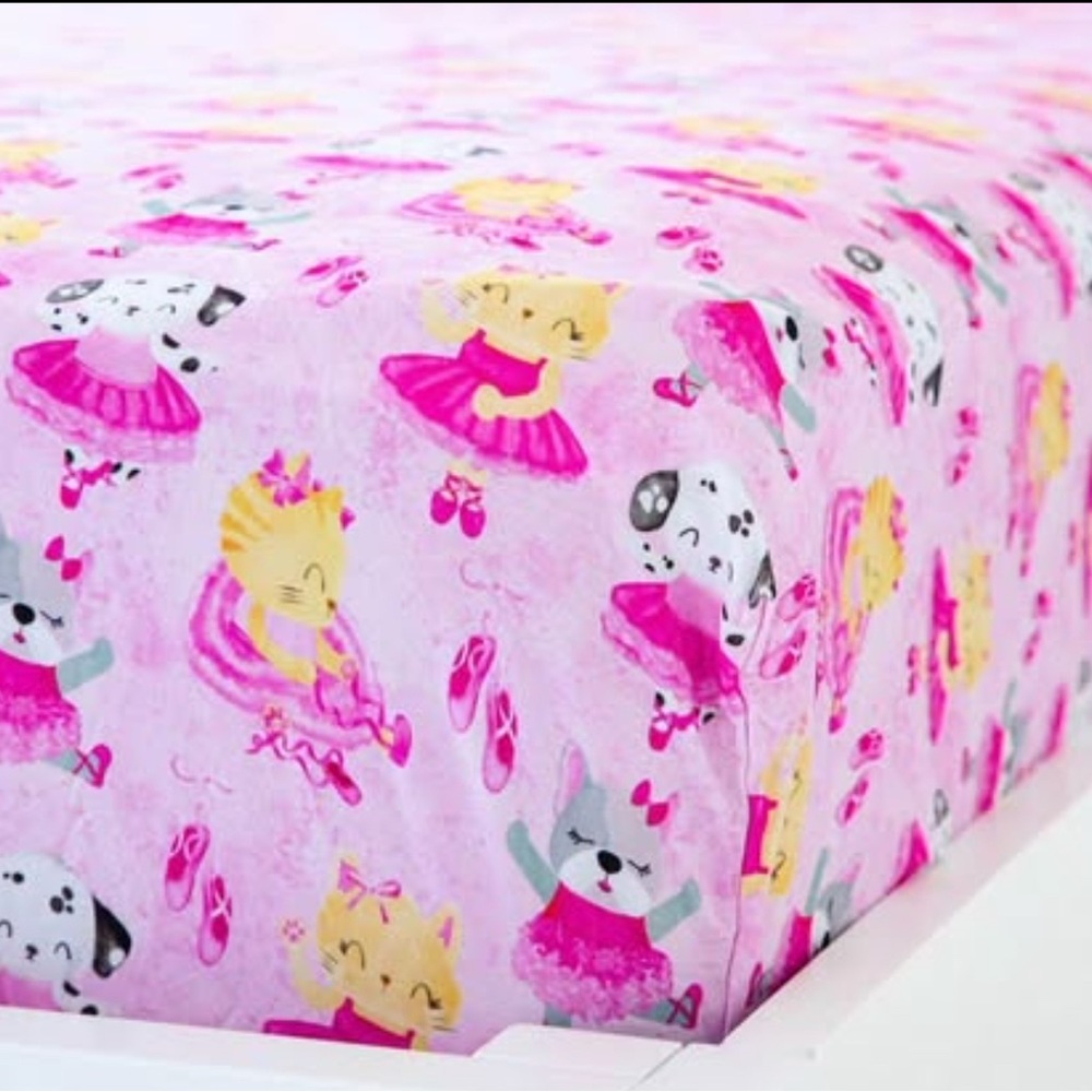 Ballet print crib sheet